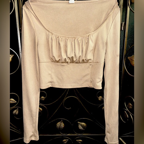 Verusa ruched crop top - Picture 1 of 3